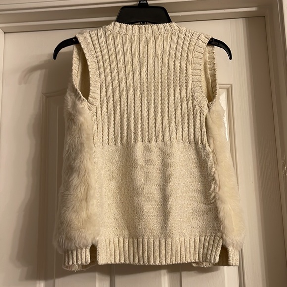 Max Studio fur vest size S (7-8) - Picture 4 of 7